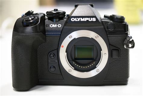 Olympus OM-D E-M1 Mark II vs Sony Alpha a7 III Karşılaştırma